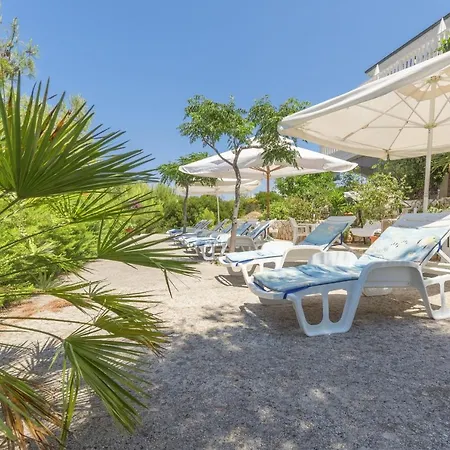 Pribinja 15083b Hvar Town