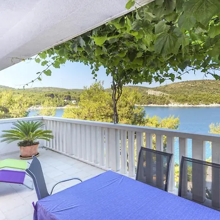 Pribinja 15083b * Hvar Town