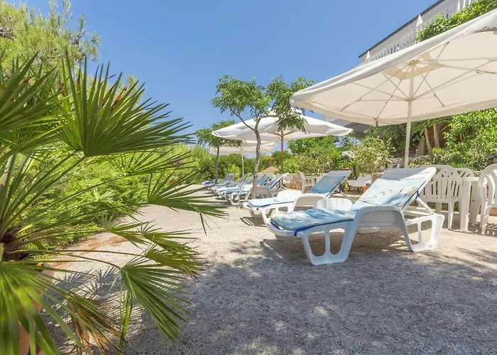 Pribinja 15083b Hvar Town