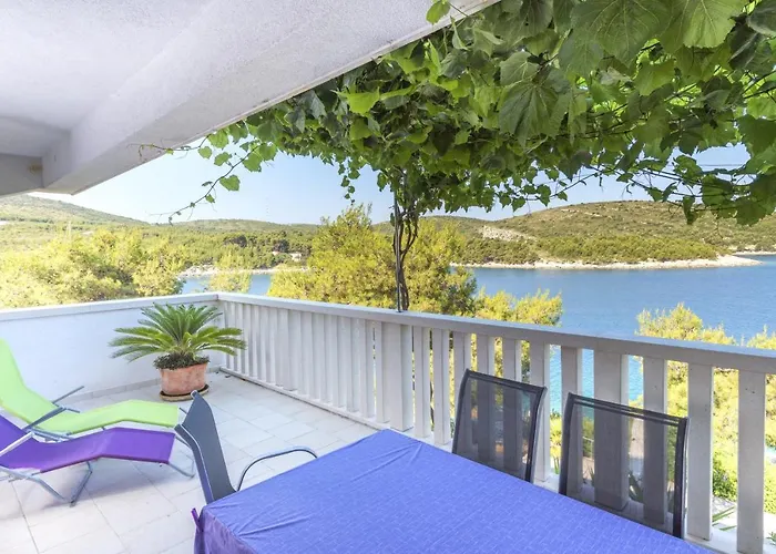 Pribinja 15083b * Hvar Town